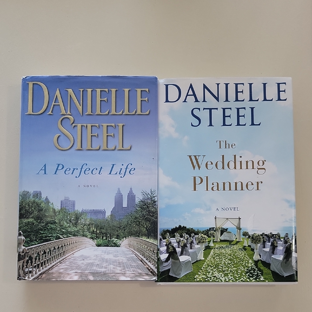 Danielle Steel Novel Set - A Perfect Life & The Wedding Planner